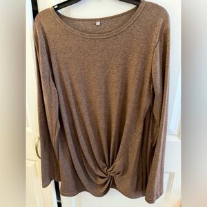 Women’s large pull over top sweater lightweight twisty bottom design